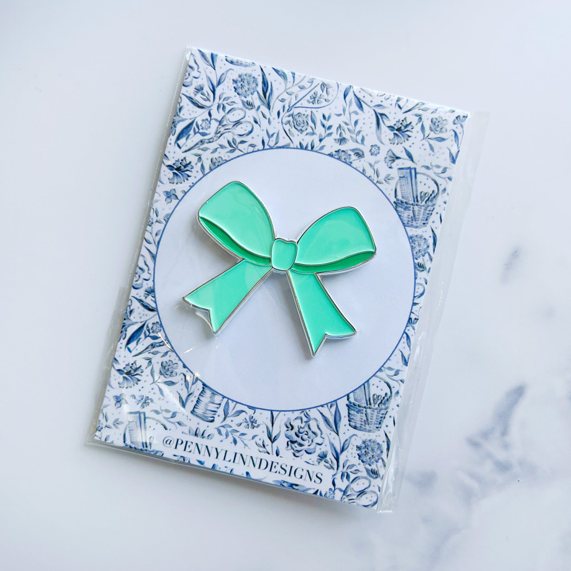 Green Bow Needleminder
